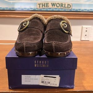 Stuart Weitzman Suede Clogger. Brown. Size 8